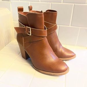 Serra Ankle Booties Size 9